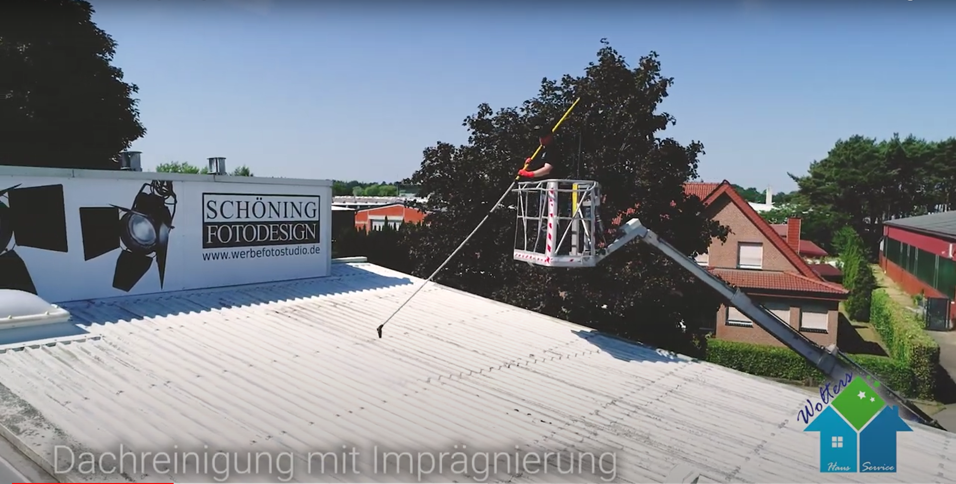 Einsatz der Teleskoplanze f&uuml;r eine sichere Reinigung in Wietmarschen.